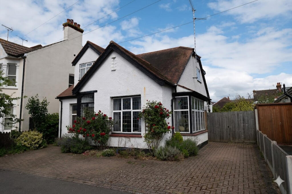 Main image of property: Fernleigh Drive, Leigh-on-sea, SS9 1