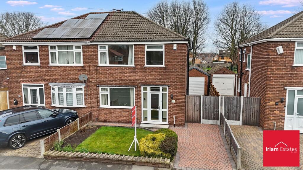 Main image of property: Broadway, Irlam, M44
