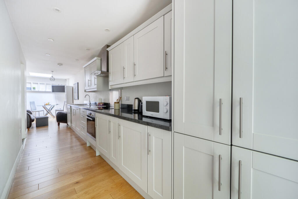 Apartment in Reading - View 4