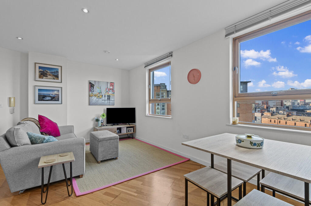 1-bed flat on Gateway West, East Street LS9, £132,500