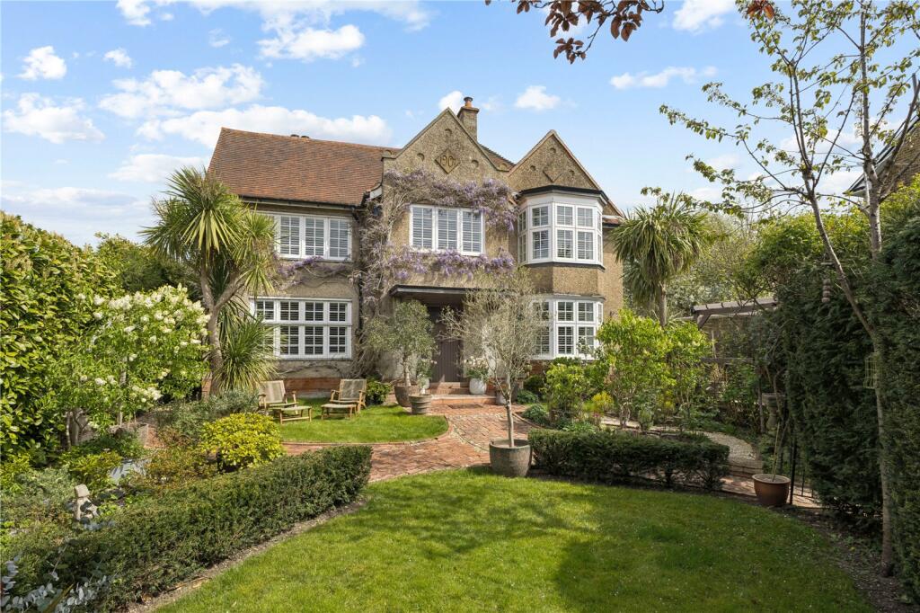 Main image of property: The Fairfield, Farnham, Surrey, GU9