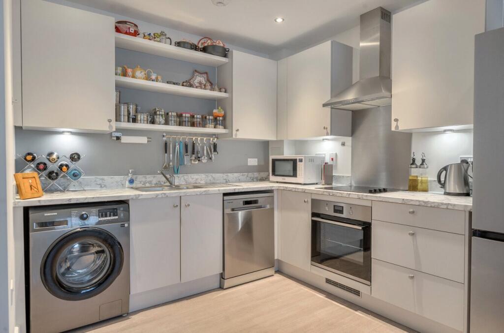 Apartment in Winchester, Knights Quarter, West Hill - View 3