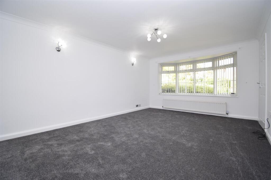 The Orchard, Wrenthorpe, Wakefield, WF2 0LH photo 2