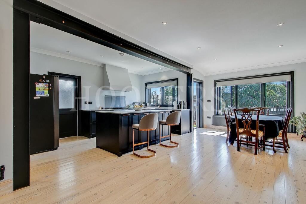 House in London - View 2