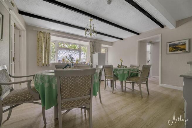Guest breakfast room