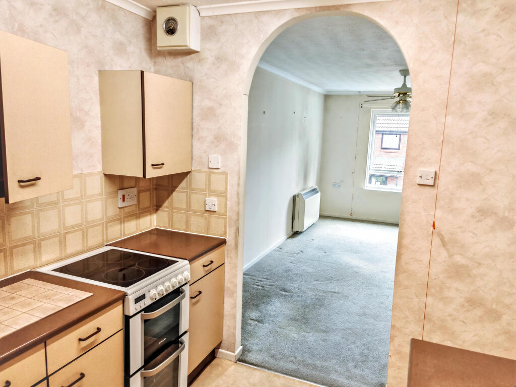Apartment in Reading - View 5