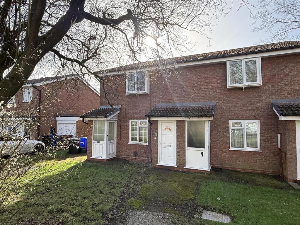 1-bed flat on Caernarvon Close, Stretton, Burton-On-Trent, £77,500