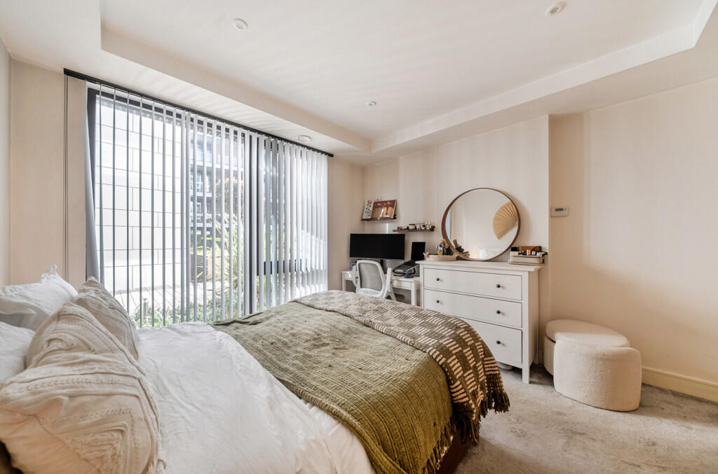 Main image of property: Knaresborough Drive, Earlsfield, London, SW18