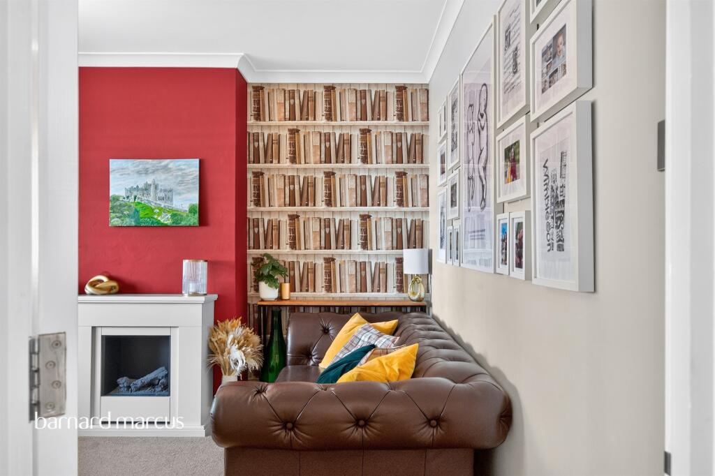 House in London, Worcester Park - More