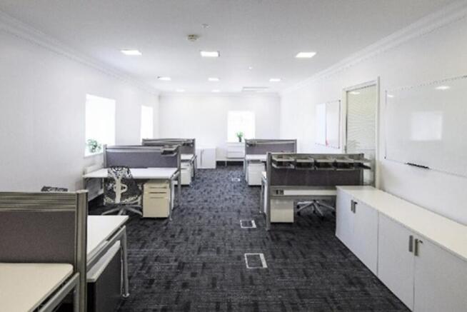 Cams serviced office  9 desk.jpg