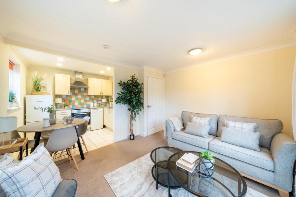 Apartment in Rushcliffe, Lady Bay - View 2