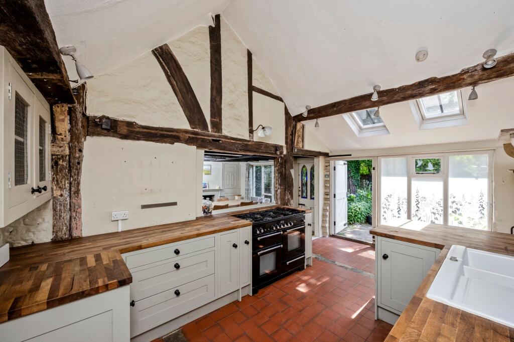 House in Haywards Heath, Cuckfield - View 3