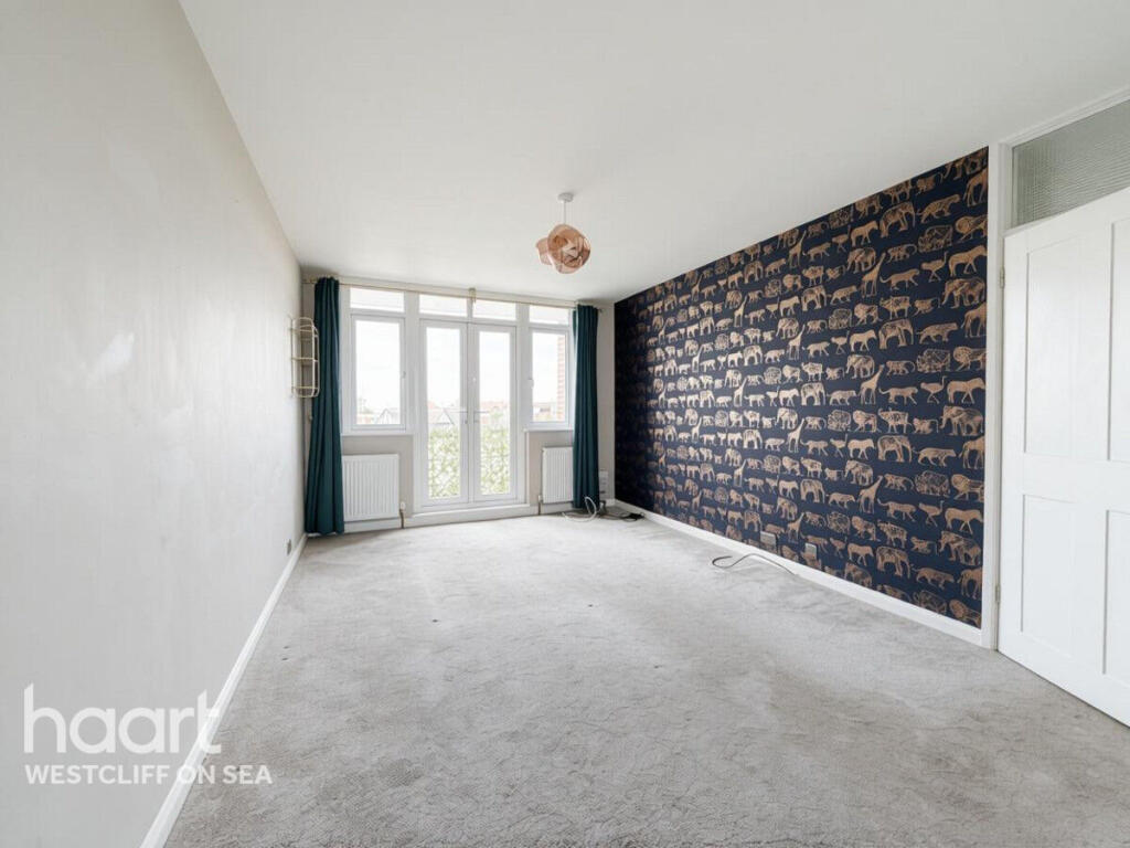 Apartment in Southend-on-Sea, Essex - View 5