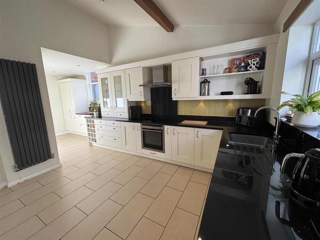 Acres Road, Leicester Forest East, Leicester photo 5