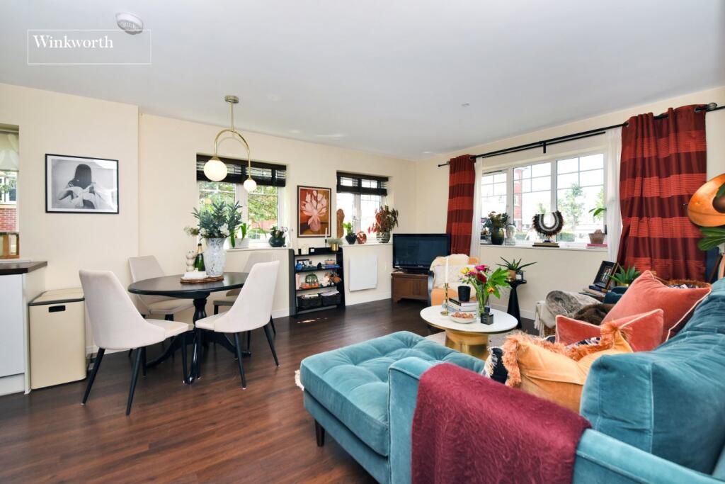Apartment in Sutton - View 5