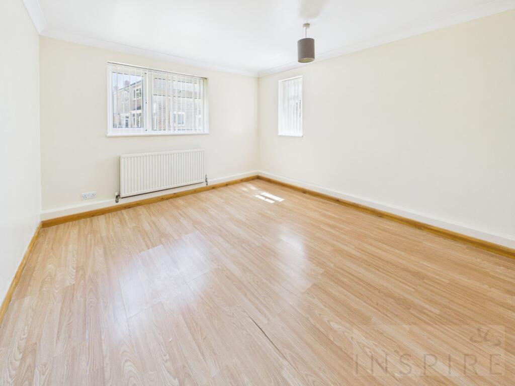 Apartment in Crawley, Ifield - View 4