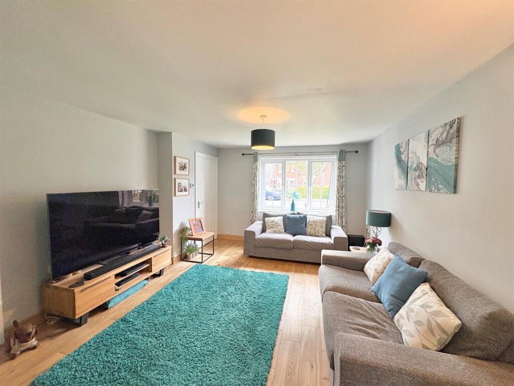 Wintergreen Close, Leigh - View 2
