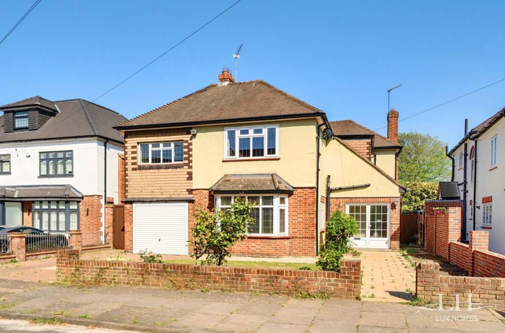 Main image of property: Links Avenue, Romford