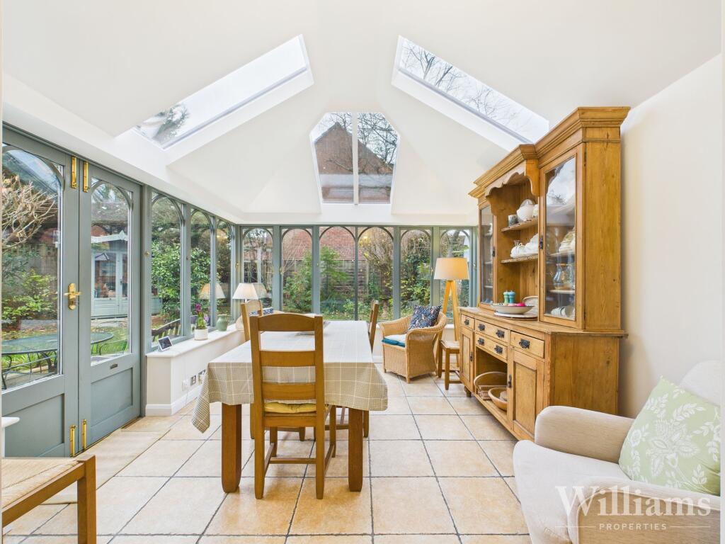 House in Aylesbury, Buckinghamshire - View 3
