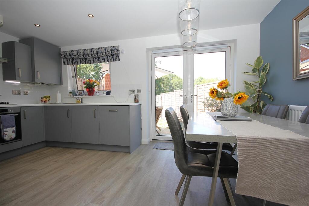 House in Southampton - More