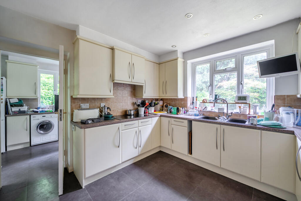 House in Mole Valley, Mickleham - View 3