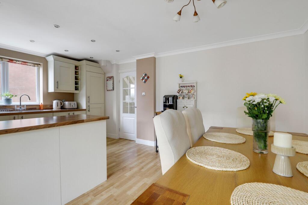 House in Gedling, Woodthorpe - More