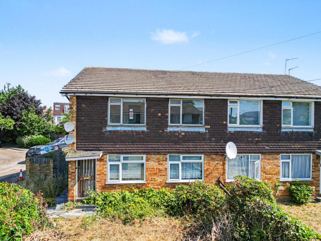 2-bed flat on Densworth Grove, London, £255,000