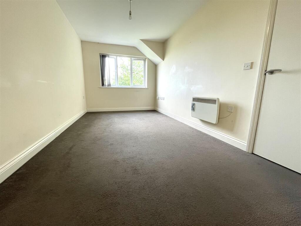 Apartment in Canvey Island - View 2