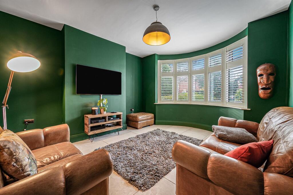 Framingham Road, Sale, M33 photo 3