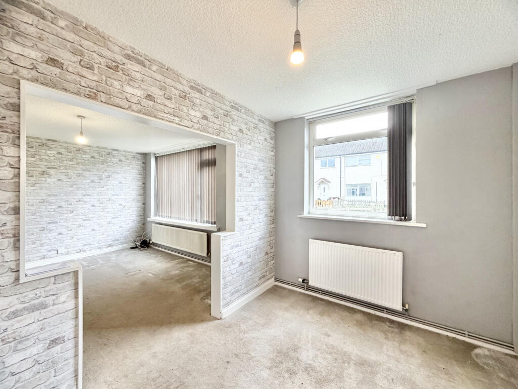 Whinmoor Way, Swarcliffe, West Yorkshire, LS14 photo 3