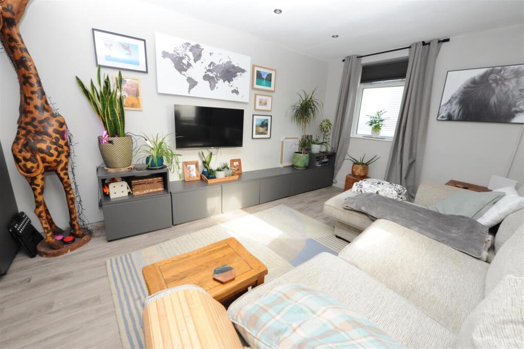 Apartment in Bradford, West Yorkshire - View 2