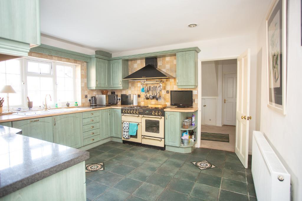 House in Rother, Etchingham - More