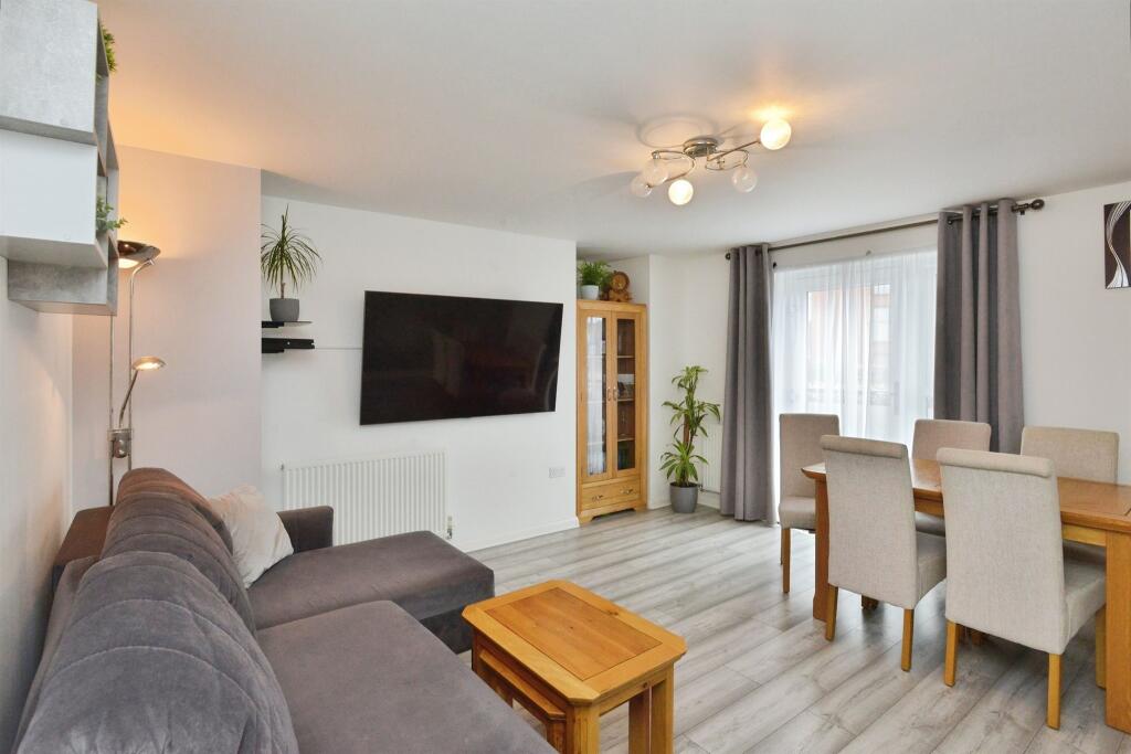 Apartment in Milton Keynes, Fairfields - View 2
