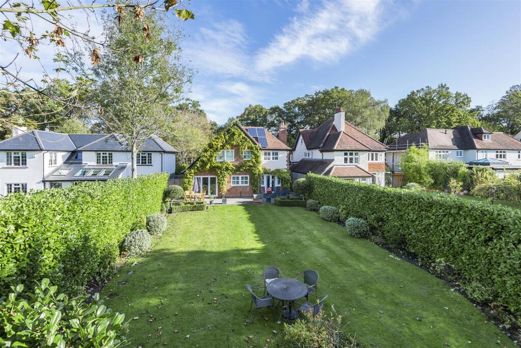 House in Guildford, West Horsley - More