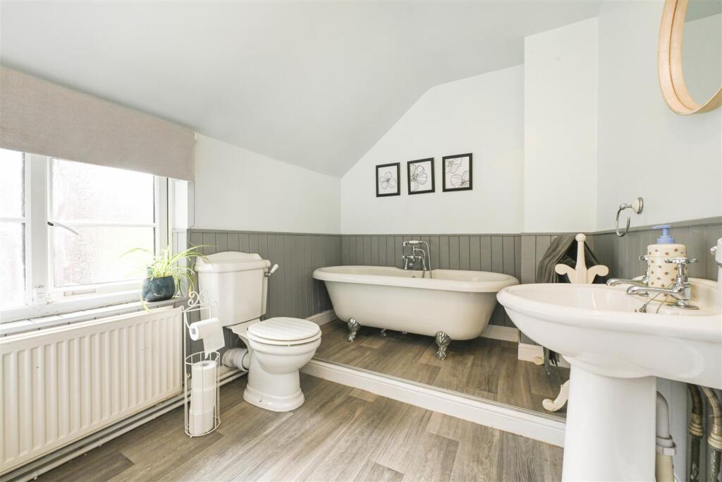 House in Dacorum, Markyate - More
