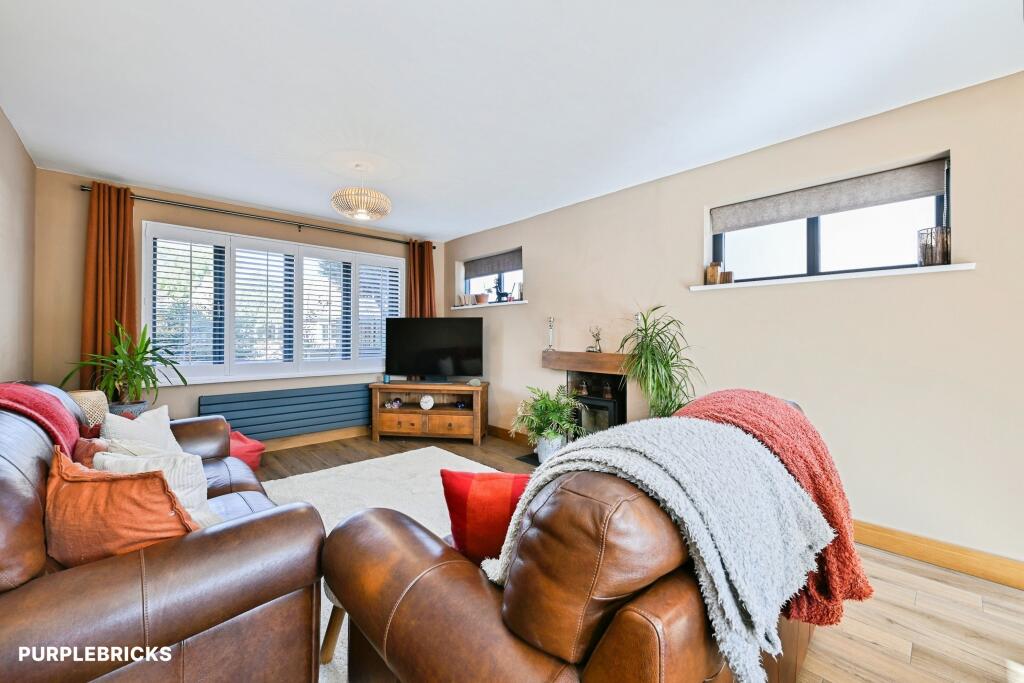 House in Nottingham, Gedling - More