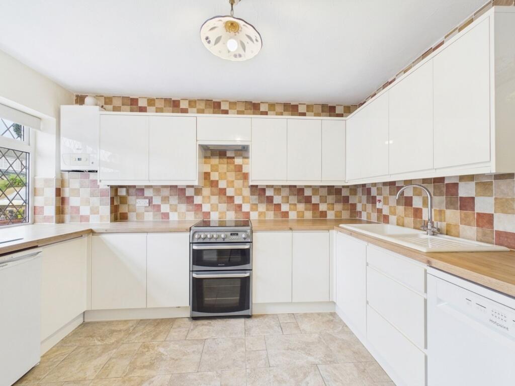Avondale Gardens, Stanford-Le-Hope, SS17 photo 2
