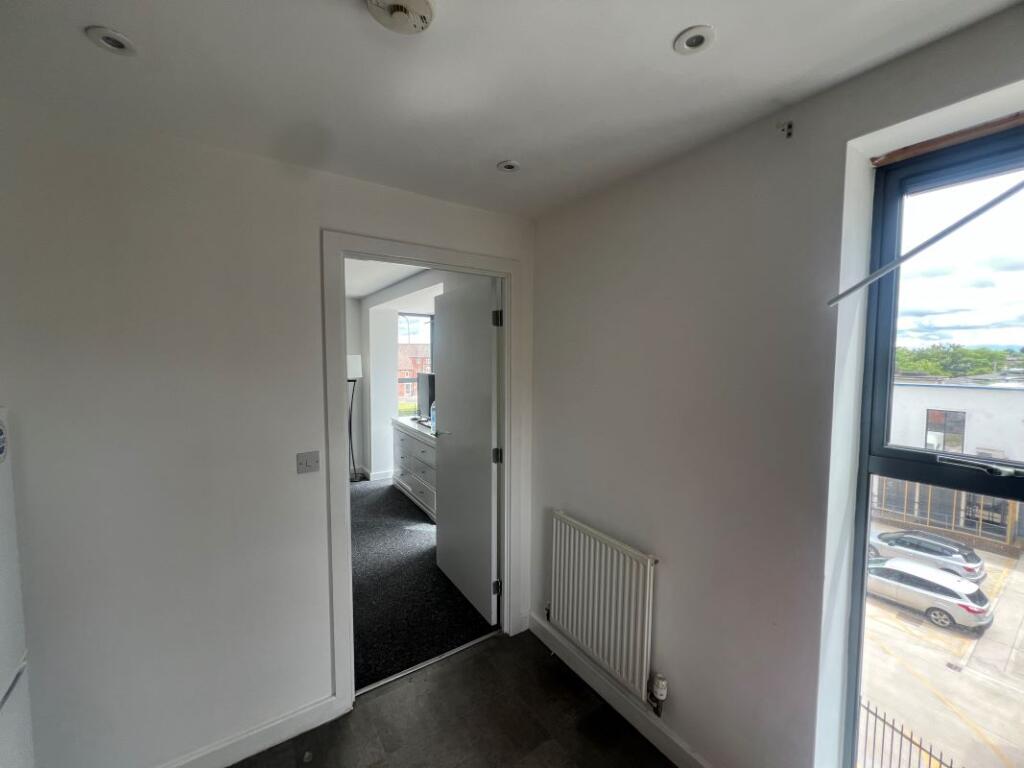 85 Rothesay Gardens, Wolverhampton, WV4 6DD photo 4