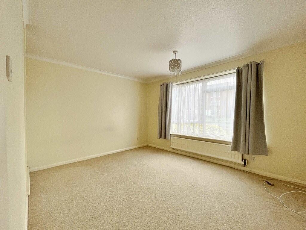 Apartment in Southend-on-Sea - View 5