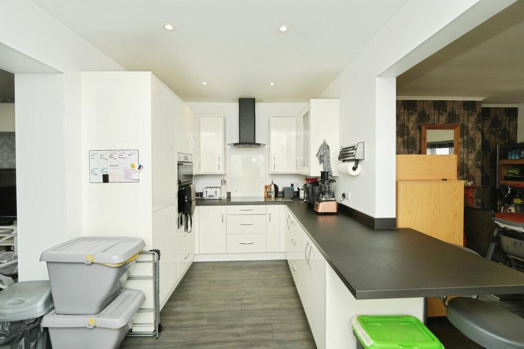 House in Newport - View 5