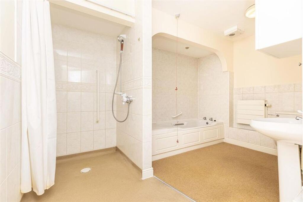 Apartment in Bournemouth - More