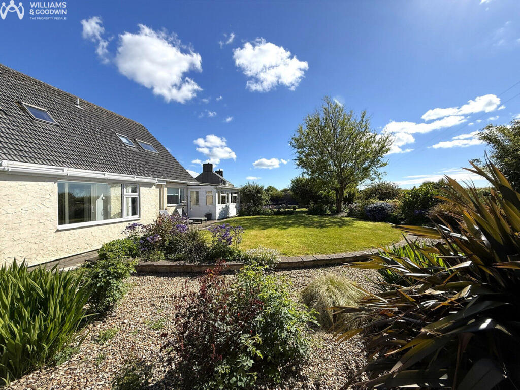 3-bed detached on Capel Gwyn, Bryngwran, Anglesey, LL65, £380,000