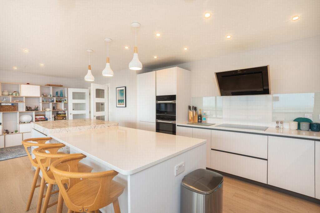 Cannongate Road, Hythe, CT21 - More