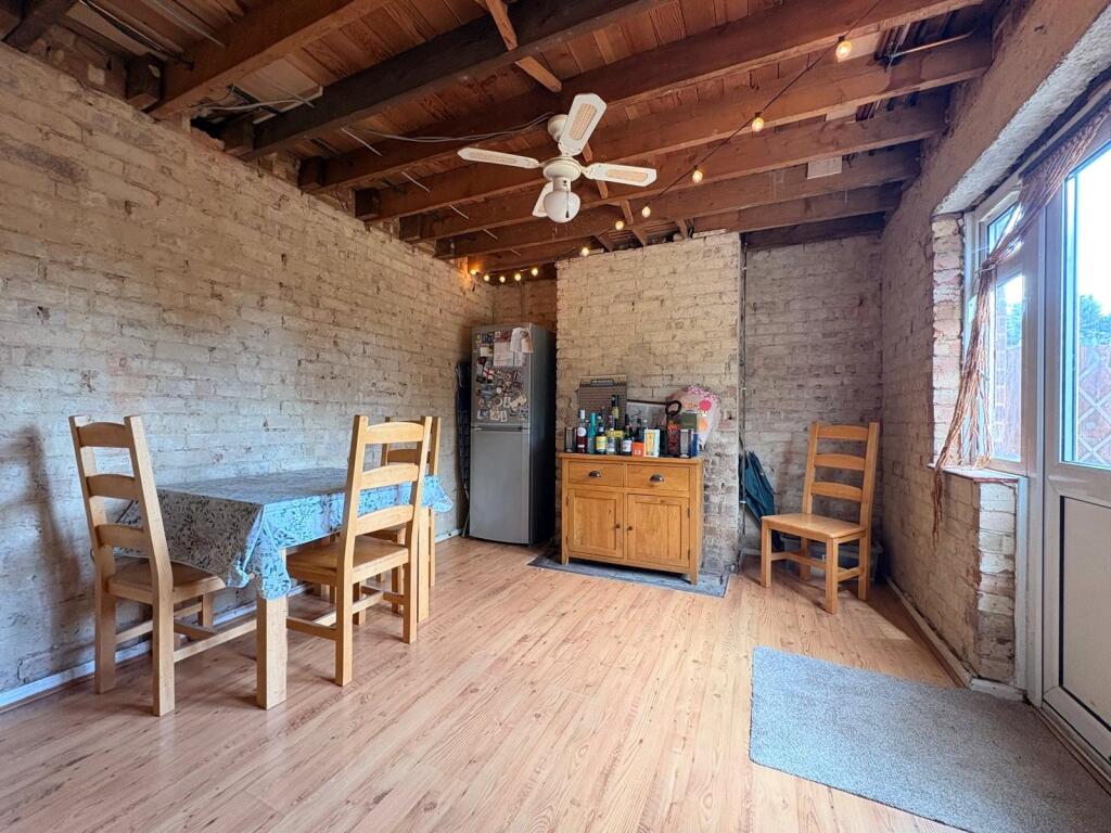 House in Long Buckby - More
