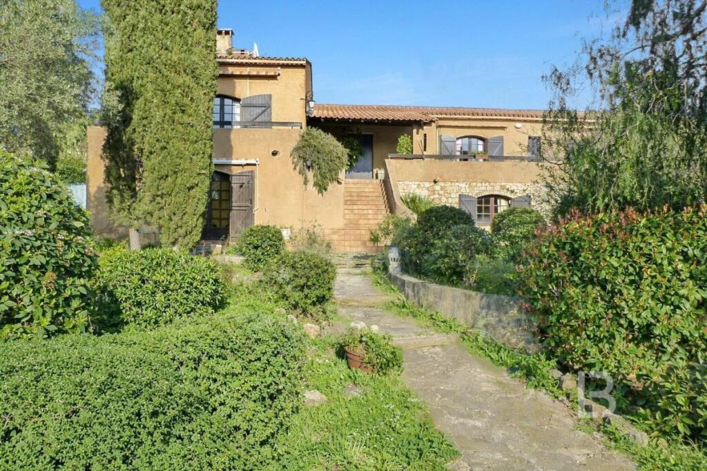 Main image of property: Provence-Alps-Cote d`Azur, Var, Bandol