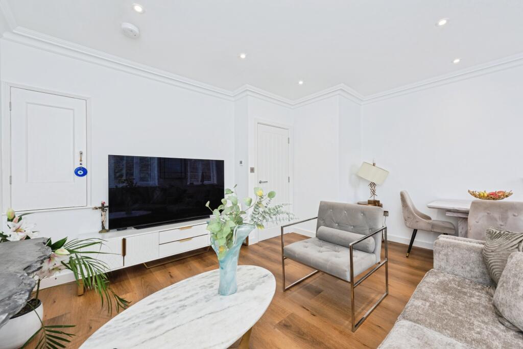 Apartment in London, Whitton - More