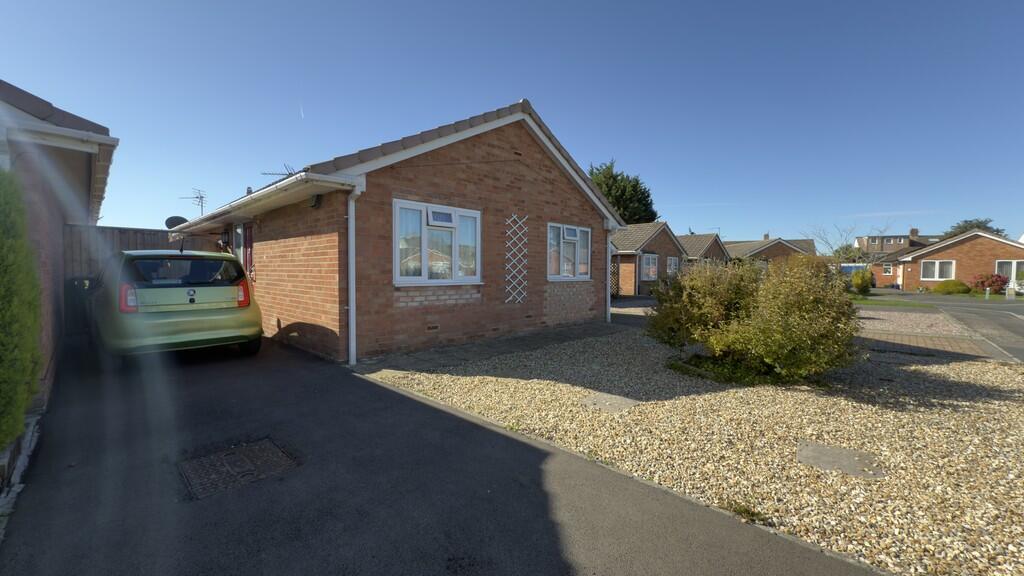 2-bed detached on Eagle Close, Worle, Weston-super-Mare, £240,000