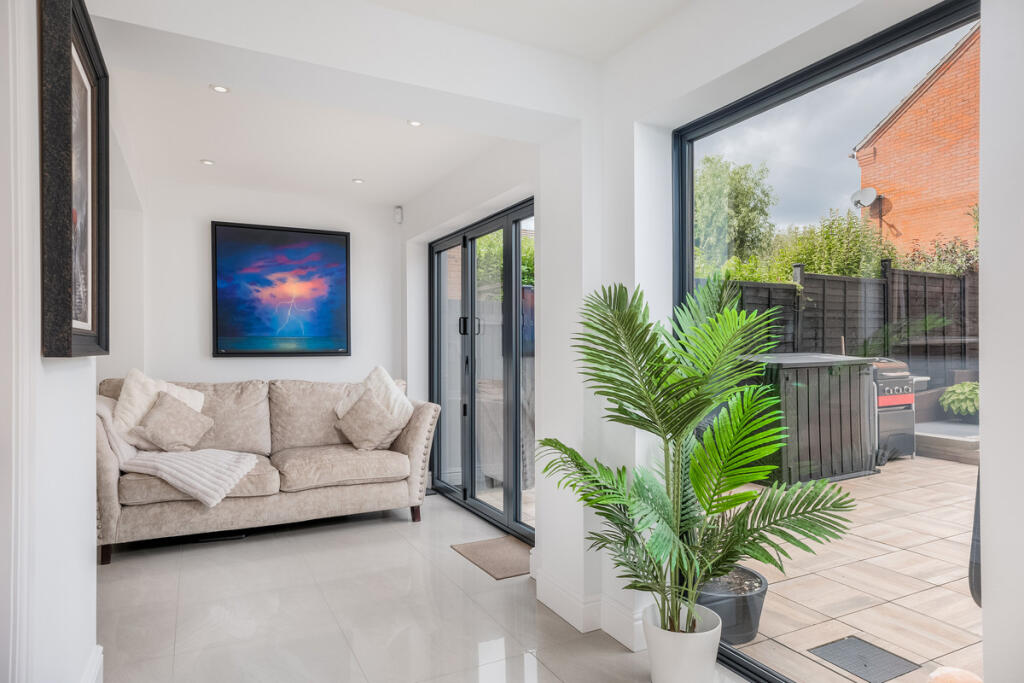 House in Leamington Spa, Whitnash - More