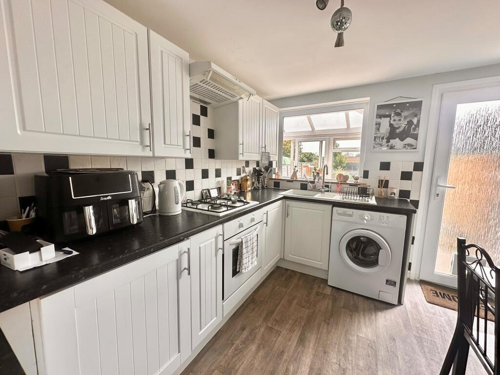 Marsden Road, Eastbourne photo 5