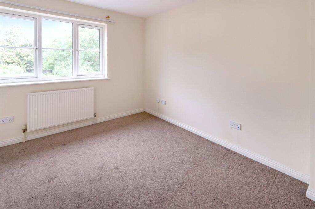 House in Reading, Earley - More